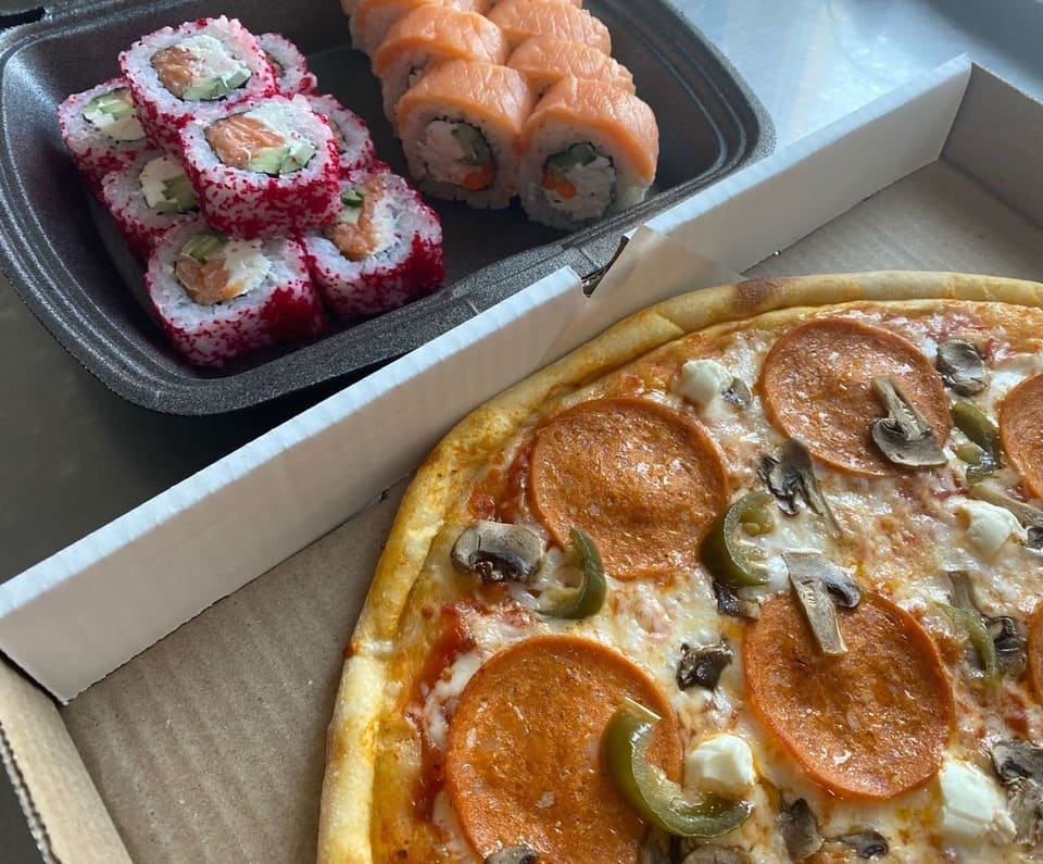 Фото СЕТ «Премиум» с пиццей «Монтанара» 33см.